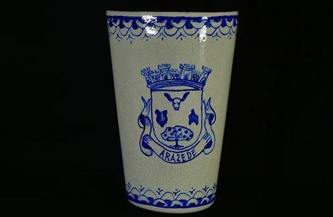 Jarra de cerâmica de festival